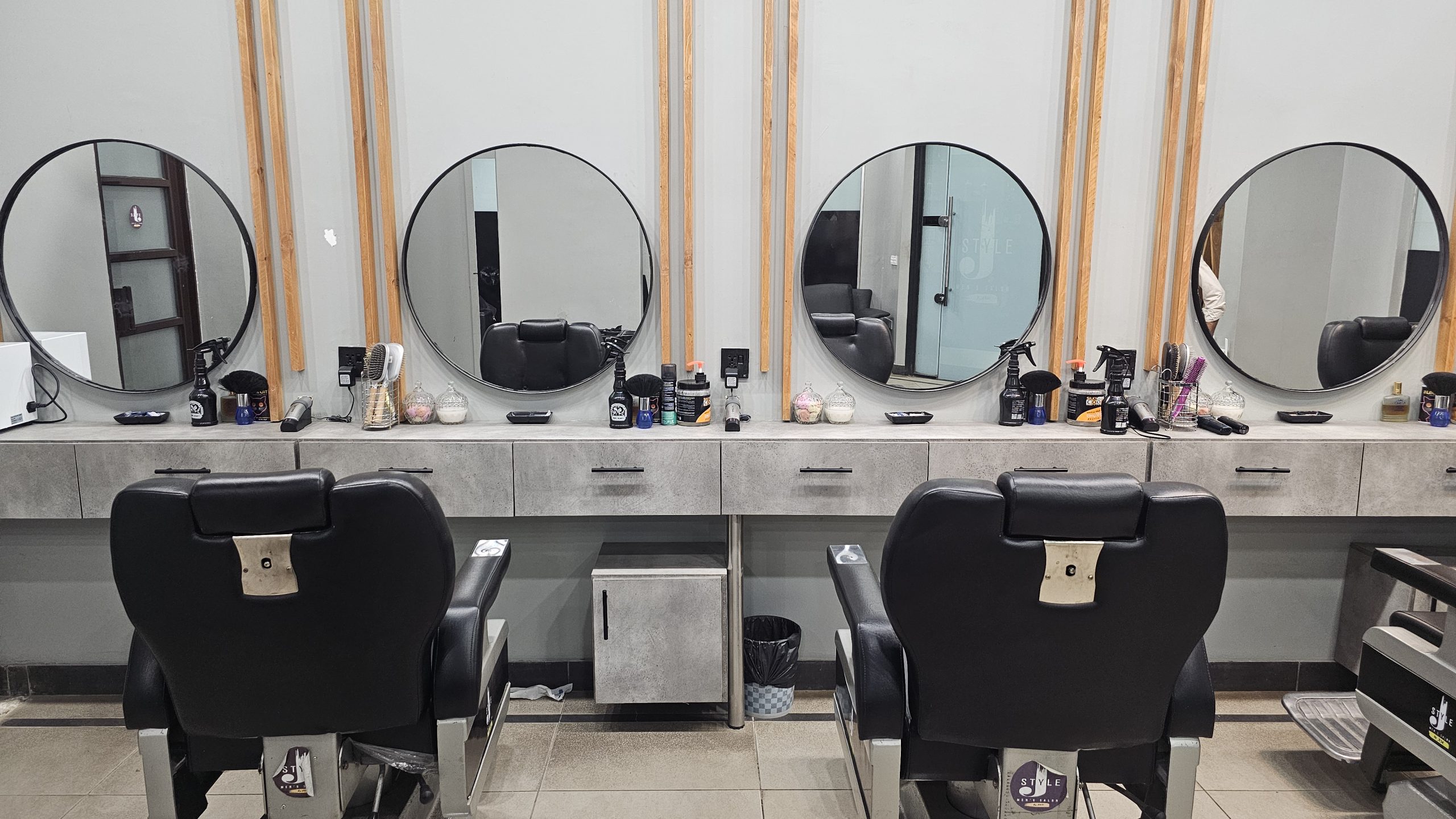 Why Regular Visits to the Men’s Salon Are Basic need for a Modern Man’s Lifestyle